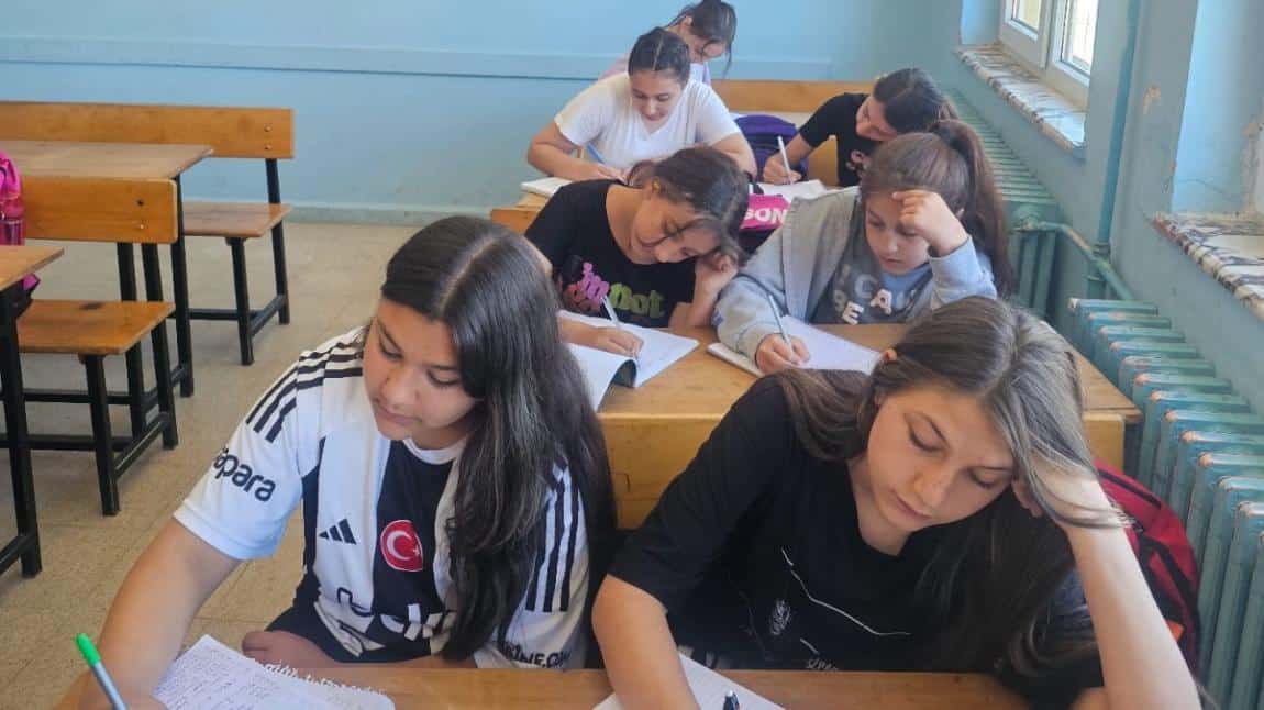 Yaşam Becerileri Aylık Etkinliği: Özgün Eser Yazma Becerileri Geliştirildi